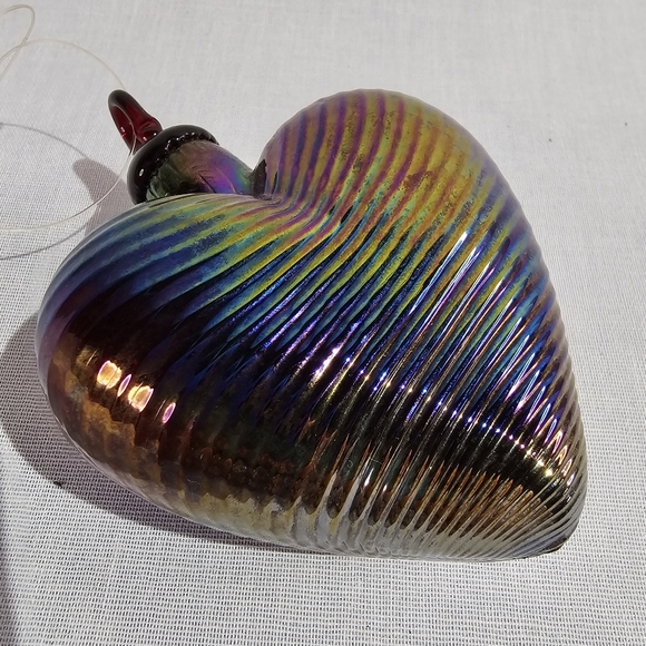 Glass iridescent heart. - Picture 5 of 6